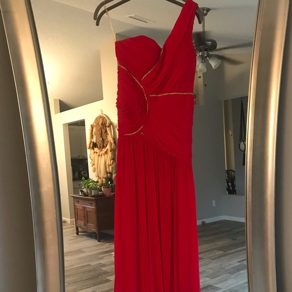 Red Flowy Formal Dress - Picture 5 of 9